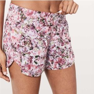 lululemon | Tracker Short V Blossom Spritz Multi Pink Floral Sz 10 EUC RARE